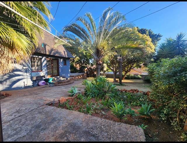 5 BEDROOM TOWNHOUSE FOR SALE IN CASHAN